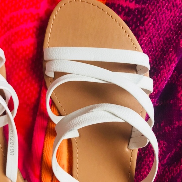 ⭐️ White sandals NWOT - Picture 4 of 6